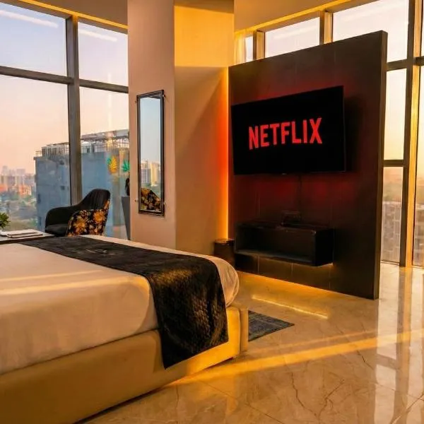 Aquila Grand Suites - Noida Sector 136, hotelli kohteessa Noida