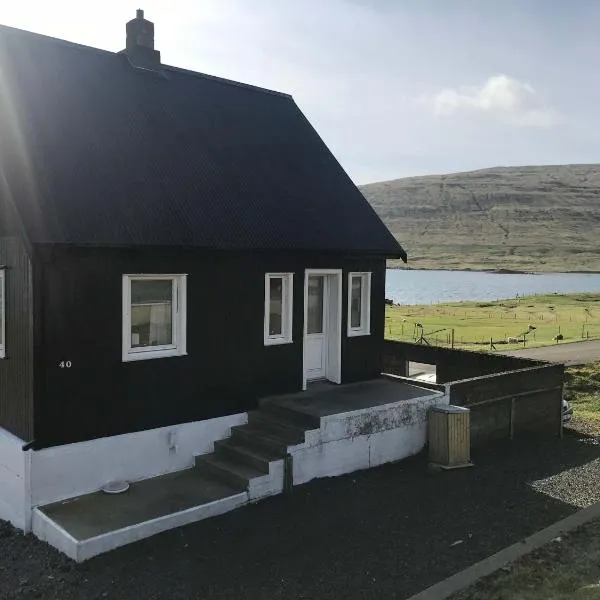 Peaceful House with Easy Island Access, hotel en Oyrarbakki