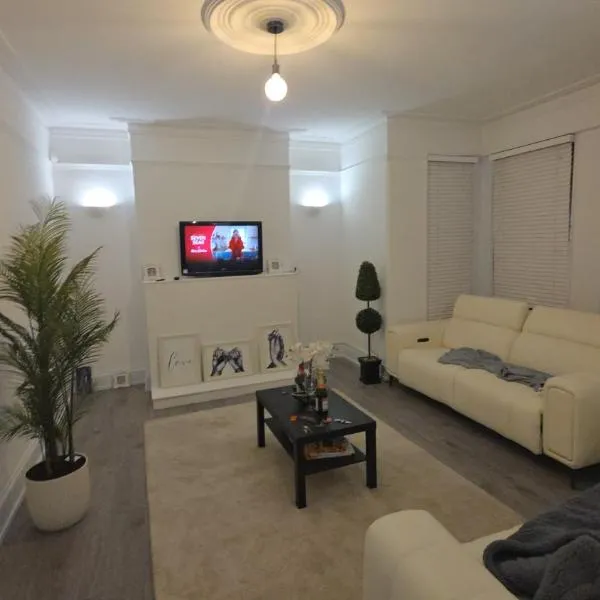 Luxury stay ilford London - Justin's Homes, hotel em Ilford