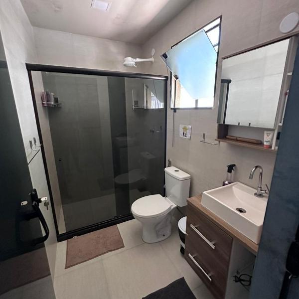 Chalé com Piscina e Churrasqueira Privativos - Foto 2