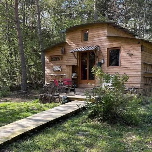 Domaine de la Mamounette, хотел в Champclause
