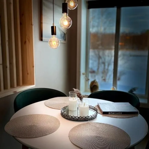 Charming apartment with two bedroms and beautifull sea view in Fauske, hotel em Fauske