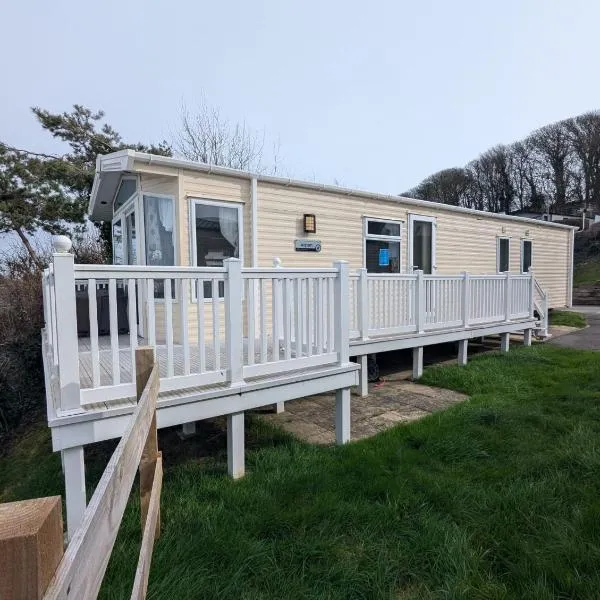 BEAUTIFUL LUXURY Caravan HAVEN LITTLESEA STUNNING VIEWS Sleeps 6, hotel in Weymouth