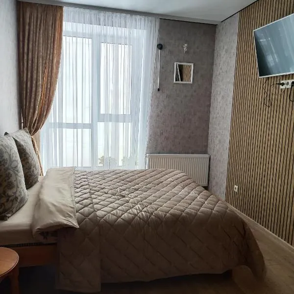 Апартаменты у самому Центрі в новому будинку біля ПЛАЗИ - ОЩАДБАНК, hotel v Chmeľnyckyj