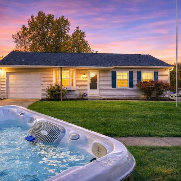 Private Ranch - Entire Home - 3 Bed Room - Hot Tub - King Bed - Fenced Yard - Pets & Kids Welcome - Game Shed - Free WiFi, hotel di Columbus