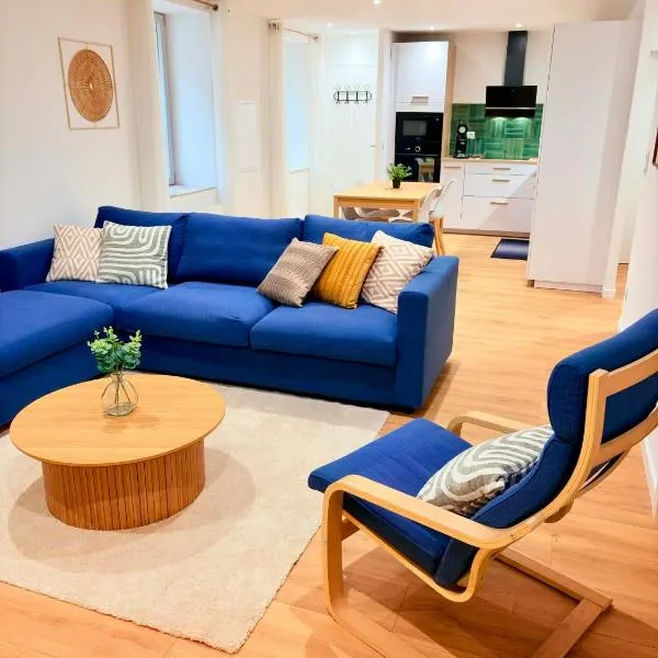 Le salon des voyageurs - Au Cœur de DOLE - Parking GRATUIT à proximité, hotell i Dole