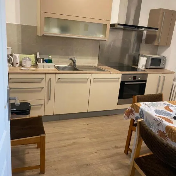 Appartement Kylie, ξενοδοχείο σε Néris-les-Bains