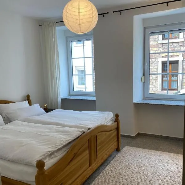 4-Zimmer-Apartment-Saarbrücken-Ost für privat und geschäftlich Reisende, hotel i Saarbrücken