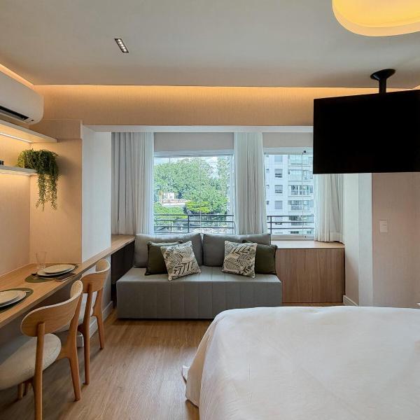 Studio with King Bed, Pool and Gym