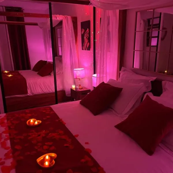 Suite romantique La Maison de Flora SPA intérieur, jardin et lit King size, Hotel in Rousson