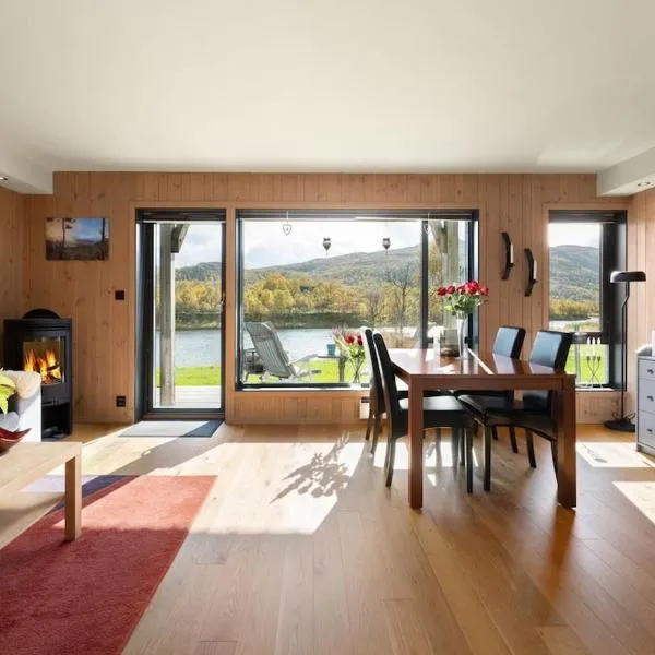 New! Stay only 10 minutes from Hardangervidda & Vøringsfossen, hotel v destinaci Eidfjord