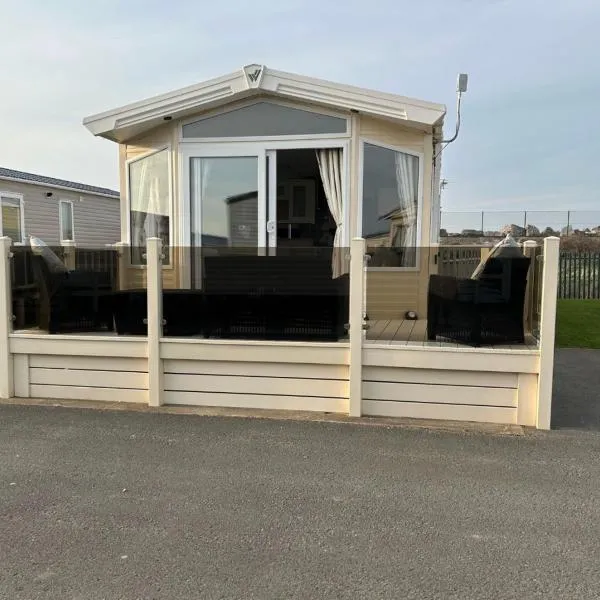 Caravan by the beach, hotell i Kinmel Bay