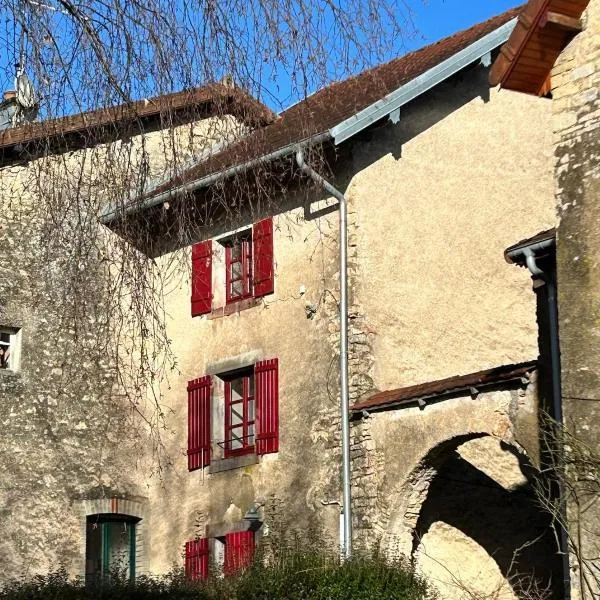 Charmante maison en pierre au cœur du village, hotelli kohteessa Vouhenans