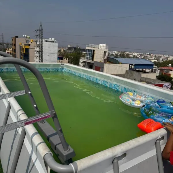 LUXE Penthouse 4BHK with Swimming pool, hotel din Mysore