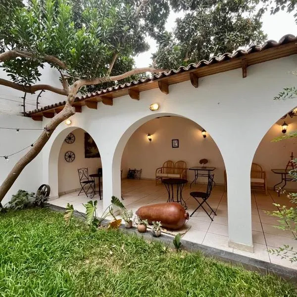 Casa Cerezos، فندق في إِكا