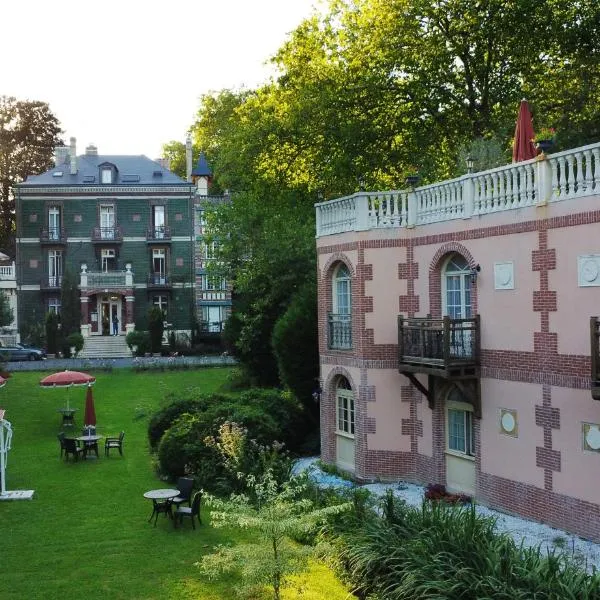 Belle Isle Sur Risle - Chateau Hotel & Spa: Pont-Audemer şehrinde bir otel