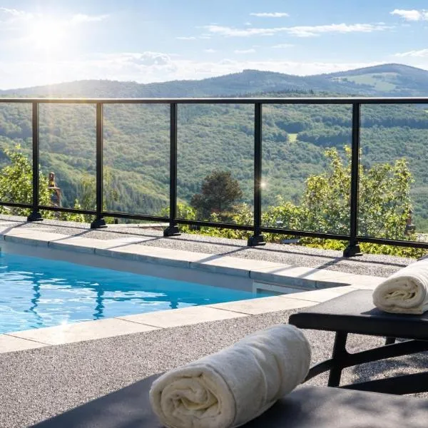 Logis Hôtel-Restaurant Au Vieux Morvan, au cœur de la Bourgogne, Piscine & Spa, Hôtel Climatisé, hotel di Chateau-Chinon