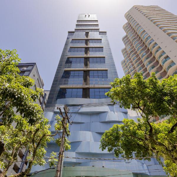 Stay Home Luxo - 1 min da praia do Gonzaga - Estrutura de hotel 4 estrelas - Piscina no Rooftop - Sauna - Academia com vista pro mar