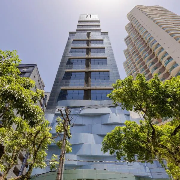 Stay Home Luxo - 1 min da praia do Gonzaga - Estrutura de hotel 4 estrelas - Piscina no Rooftop - Sauna - Academia com vista pro mar – hotel w mieście Santos