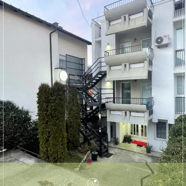 Sky Hostel, hotel sa Pejë