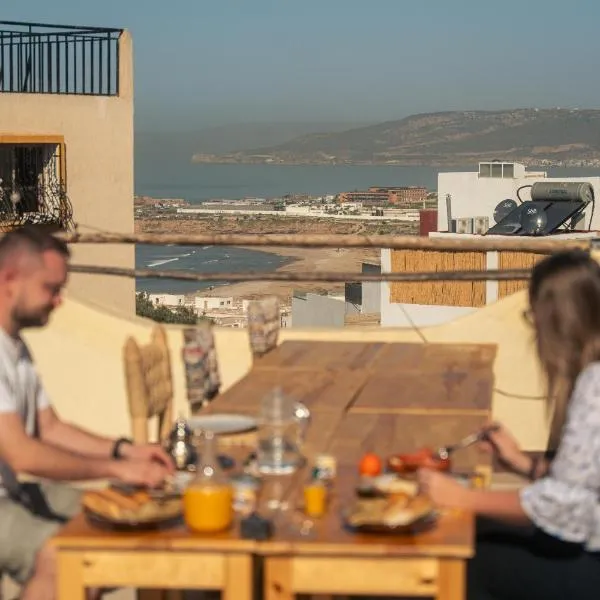 Eco Bay Surf Camp, Hotel in Aourir