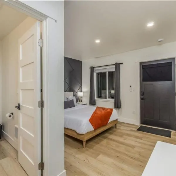 Fresh Modern Retreat 5 Min to CDA Lake And Vibrant Downtown、コー・ダレーンのホテル
