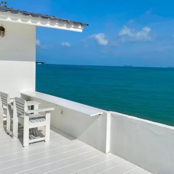 Peaceful Hideaway with Stunning View Beach Access – hotel w mieście Mae Nam