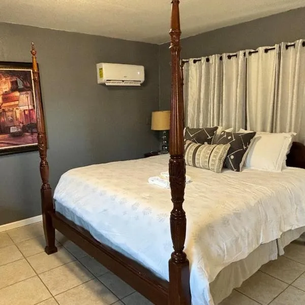 Beach getaway - Private paradise - Clearwater, hotel en Clearwater