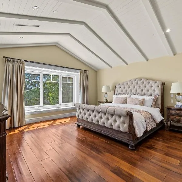 Spacious Cozy House in Vancouver West, hotel u Vancouveru