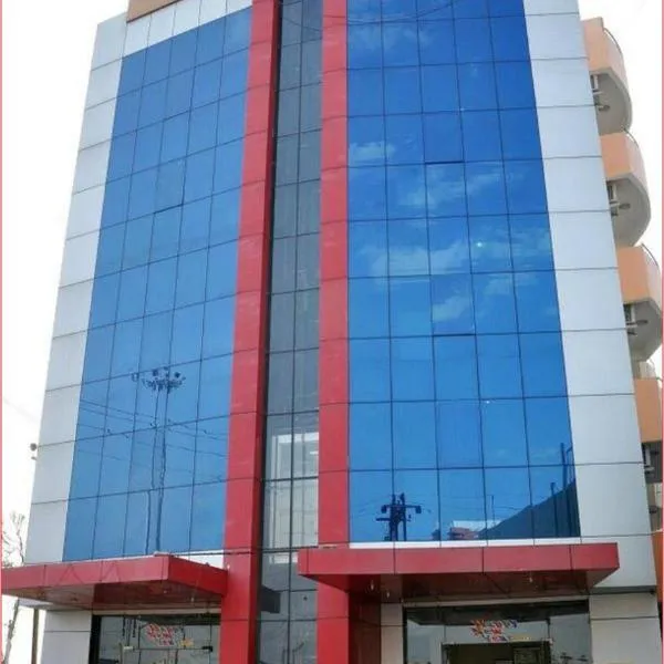 Hotel Shiv Sai, готель у місті Ширді