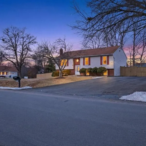3bed and 2bath with big backyard quantico Stafford VA home, hotel u gradu Staford