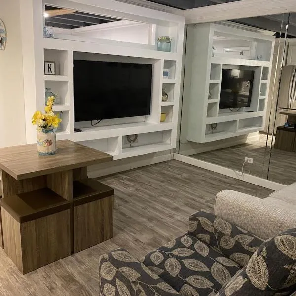 Tiny home living!! First floor condo!, hotel in Panama City Beach
