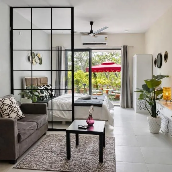 Aura Abode with private garden, hôtel à Karjat