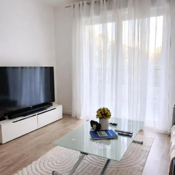 F2 cosy près Aéroport Orly et PARIS, hotel in Orly