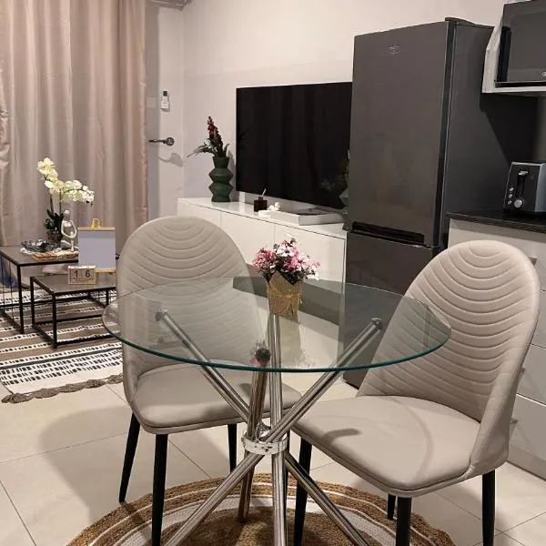 The F402 Residence, viešbutis mieste Gaboronas