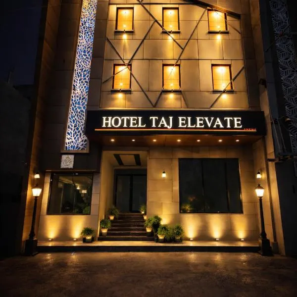 Hotel Taj Elevate, готель у місті Агра