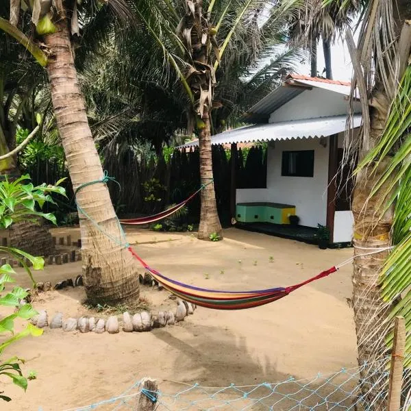 Rooms at Maduka Restaurant, hotel din Ilandaiyadi