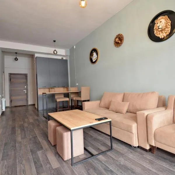 Luxury Design Mountain Suite with Private Panorama Balcony, viešbutis mieste Cachkadzoras