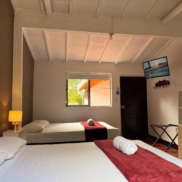 Hotel CSI Llanogrande، فندق في ريونيغرو