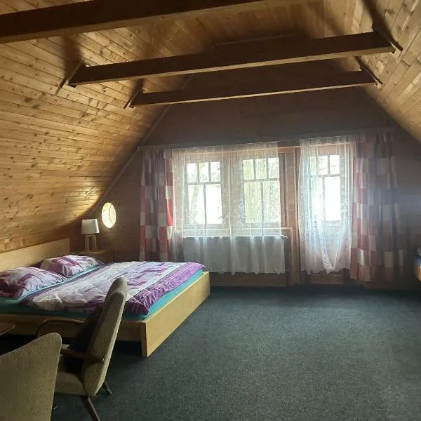 Hostinec Na hrázi, Hotel in Hamr na Jezeře