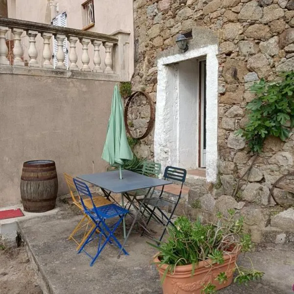 Maison typique village corse, hotel u gradu Sari-dʼOrcino