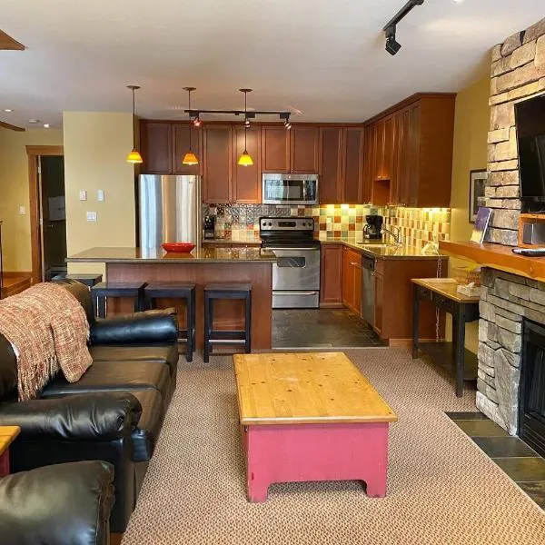 Pinnacle Ridge Condos by Fernie Central Reservations, hotel in Fernie
