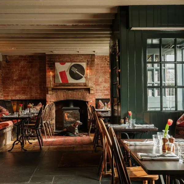 The Dog and Gun, ξενοδοχείο σε Netheravon