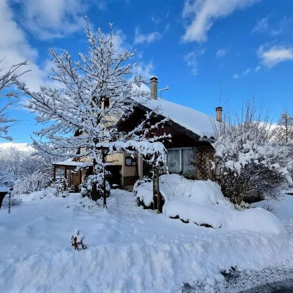 "La Coustille" Chambres et Table d'Hôtes, hotel en Saint-Léger-les-Mélèzes