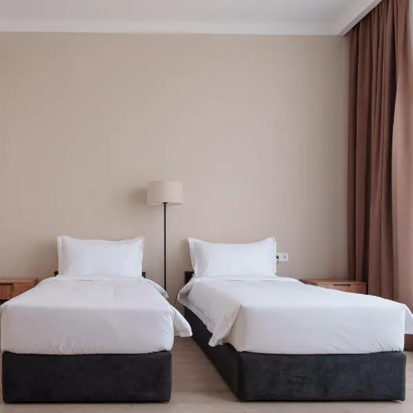 Ton Azure Hotel, готель у місті Tong