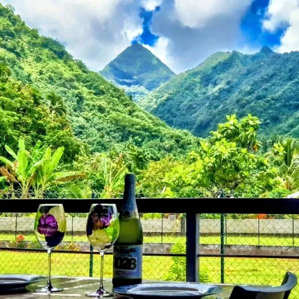 Studio Tropical - climatisé - vue mer et montagnes - canoes et paddle offerts ! Teahupo'o Lodge Tahiti، فندق في Teahupoo