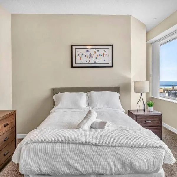 LAKE VIEW Sky-Suite in the Heart of Downtown!, hotel a Cleveland