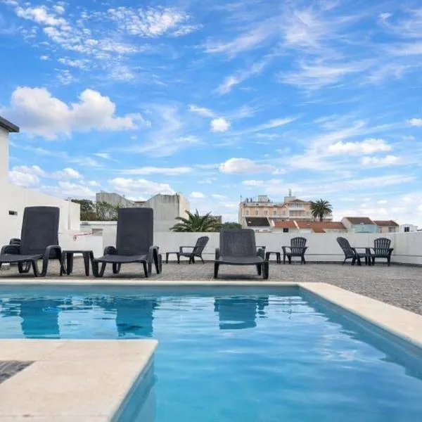 The Rock Hostel，蓬塔德爾加達的飯店