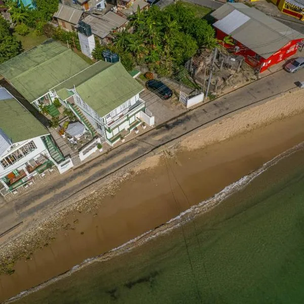 Cholson Chalets, hotel v destinaci Charlotteville