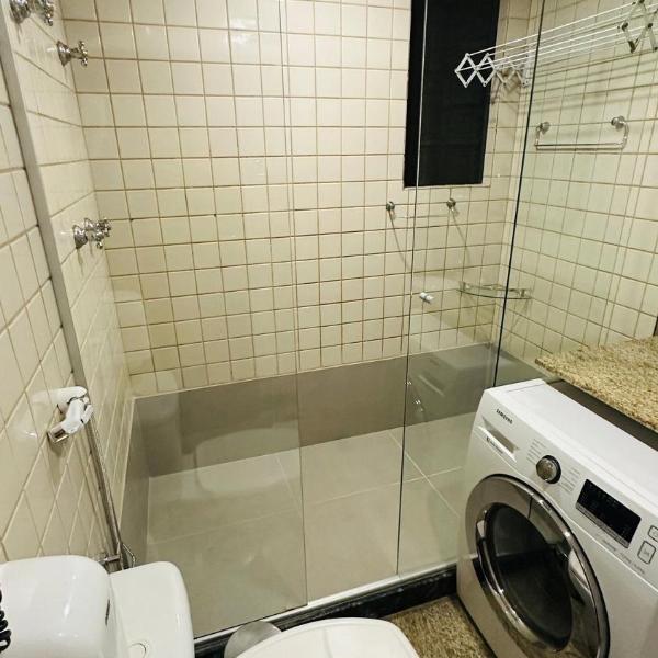Apartamento 412 lindo de 2 quartos com vista do lago - Foto 3